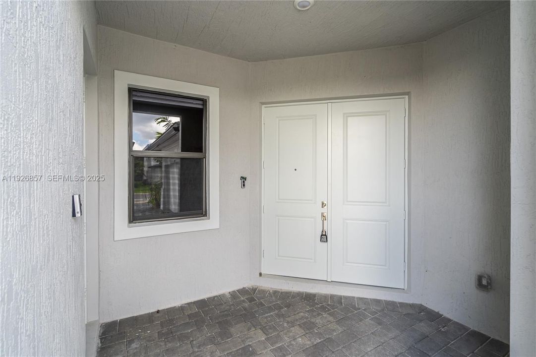 For Sale: $1,320,000 (5 beds, 4 baths, 3633 Square Feet)