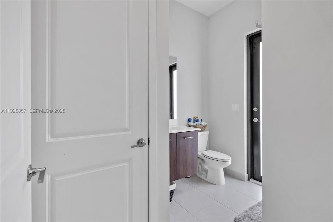 For Sale: $1,320,000 (5 beds, 4 baths, 3633 Square Feet)