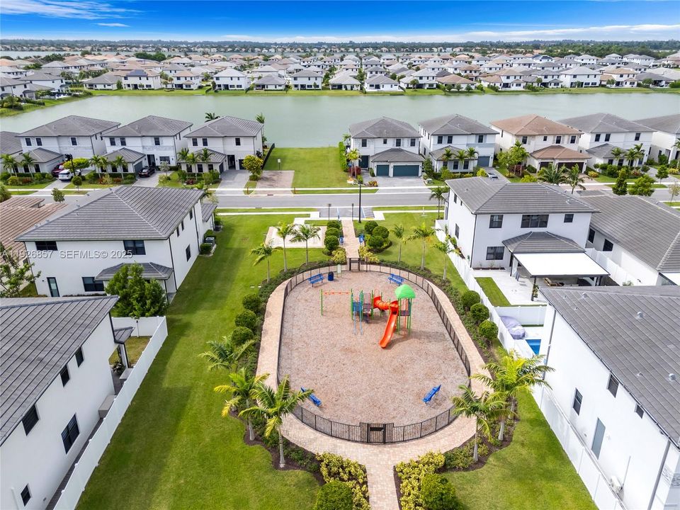 For Sale: $1,320,000 (5 beds, 4 baths, 3633 Square Feet)