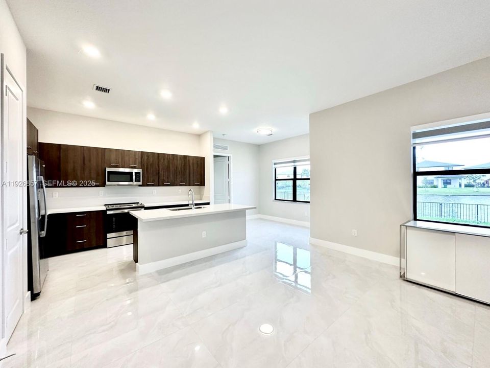 For Sale: $1,320,000 (5 beds, 4 baths, 3633 Square Feet)