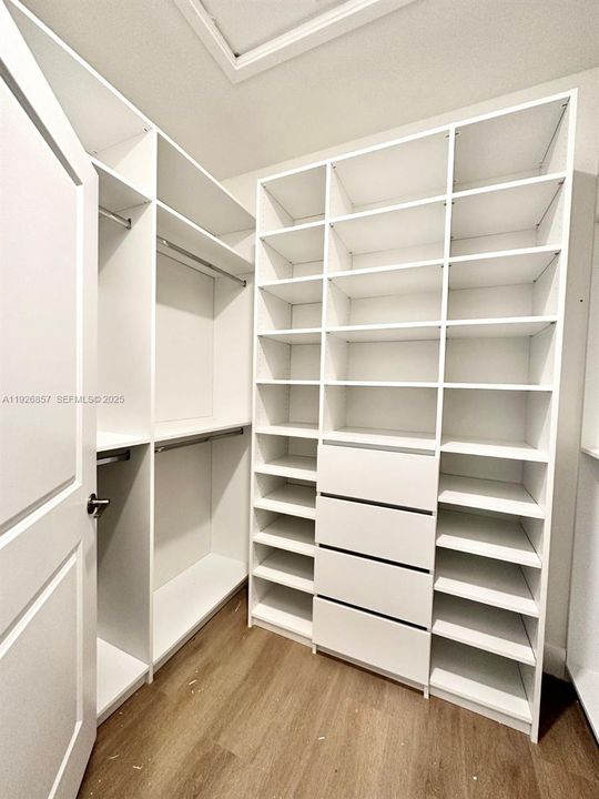 For Sale: $1,320,000 (5 beds, 4 baths, 3633 Square Feet)