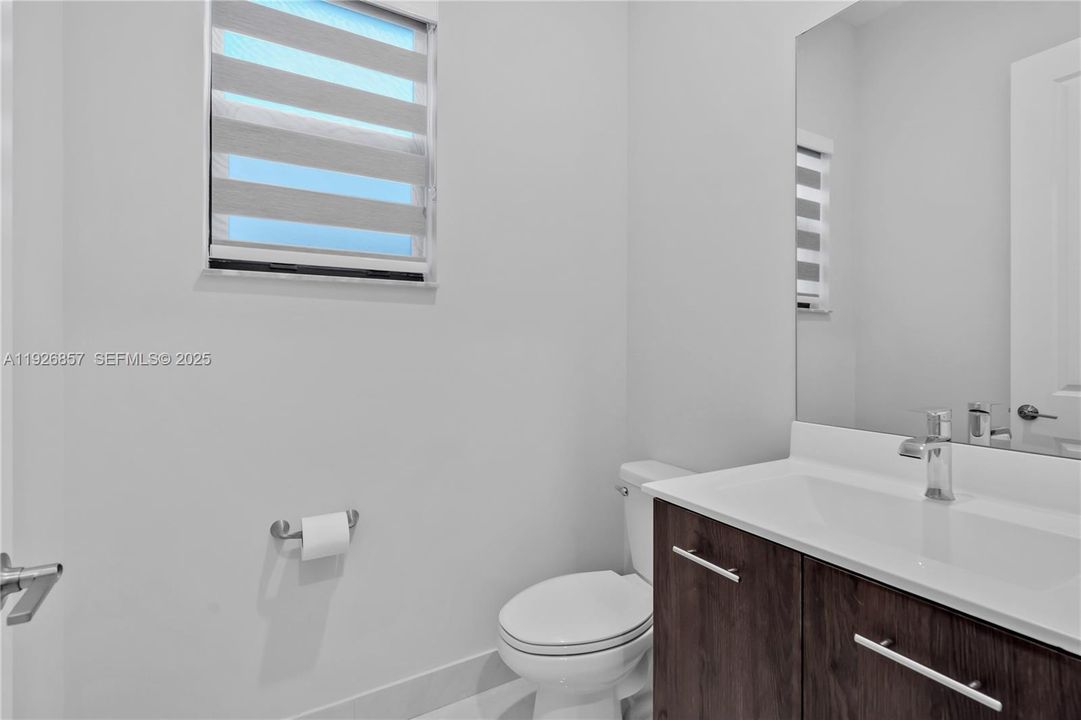 For Sale: $1,320,000 (5 beds, 4 baths, 3633 Square Feet)