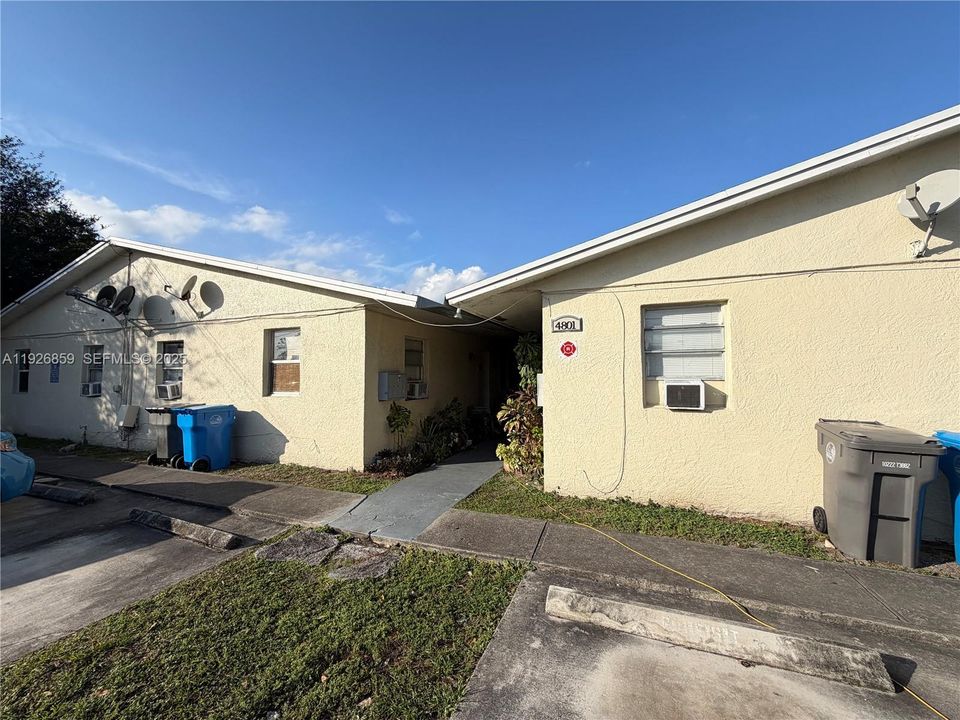 В аренду: $1,700 (2 спален, 1 ванн, 682 Квадратных фут)