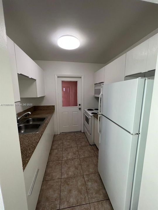 В аренду: $1,700 (1 спален, 1 ванн, 690 Квадратных фут)