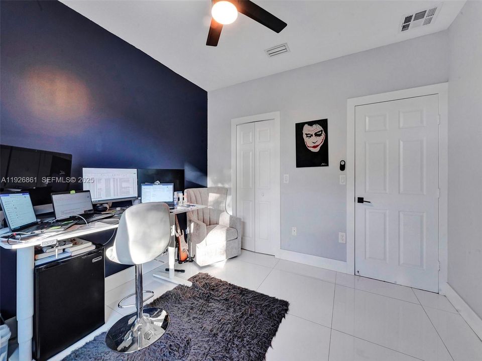 В аренду: $4,400 (3 спален, 2 ванн, 1402 Квадратных фут)