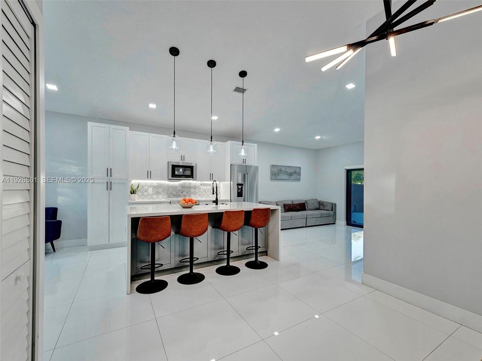 В аренду: $4,400 (3 спален, 2 ванн, 1402 Квадратных фут)