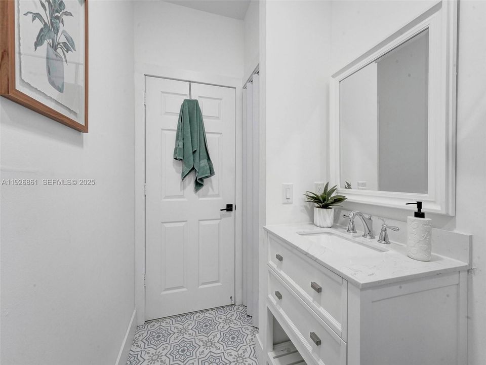 В аренду: $4,400 (3 спален, 2 ванн, 1402 Квадратных фут)