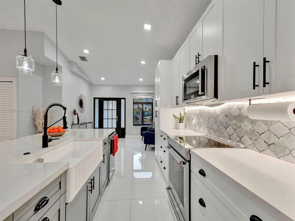 В аренду: $4,400 (3 спален, 2 ванн, 1402 Квадратных фут)