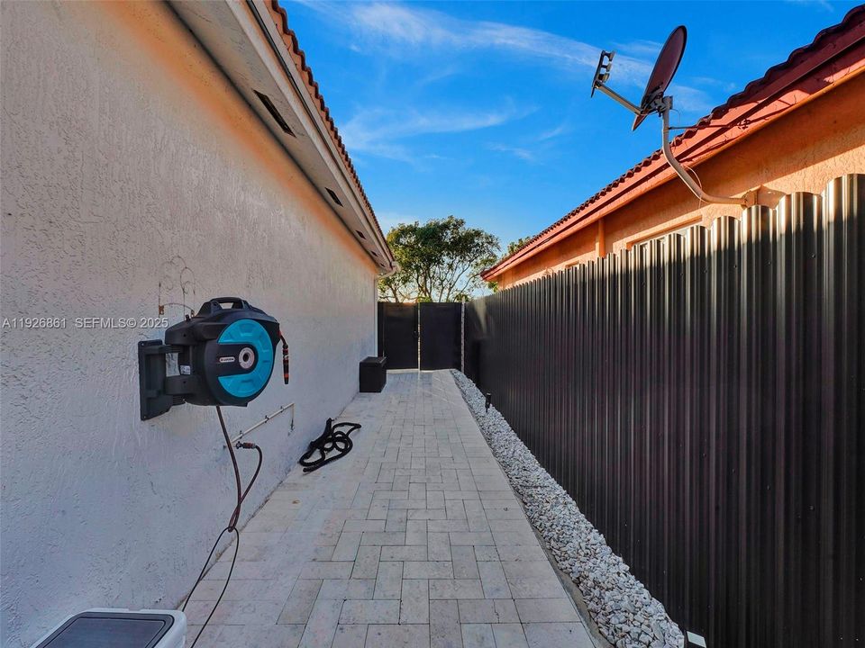 В аренду: $4,400 (3 спален, 2 ванн, 1402 Квадратных фут)