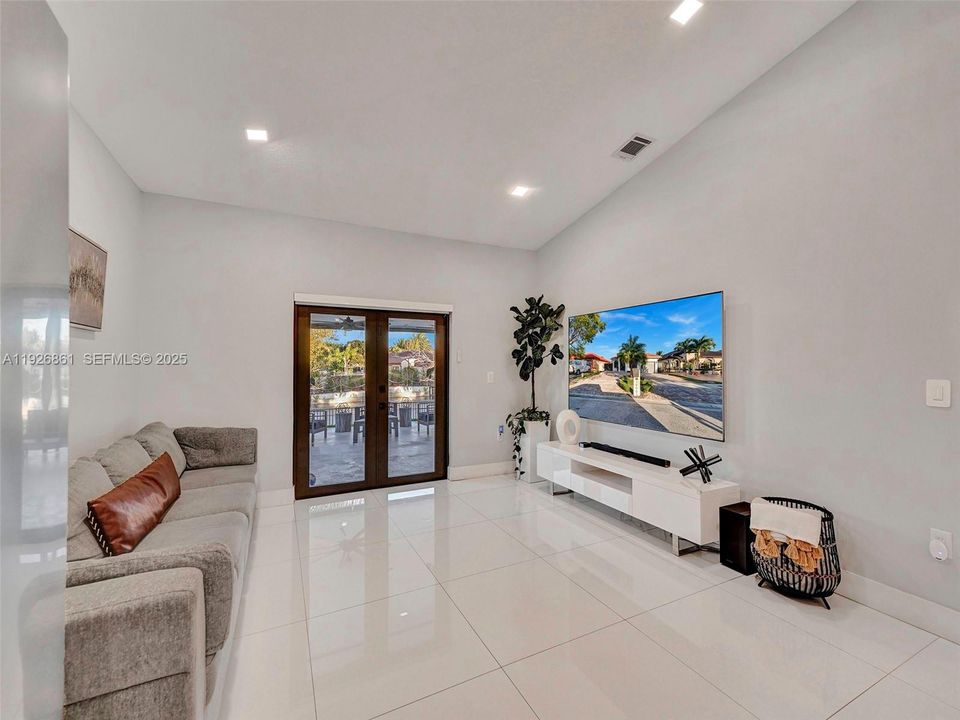 В аренду: $4,400 (3 спален, 2 ванн, 1402 Квадратных фут)