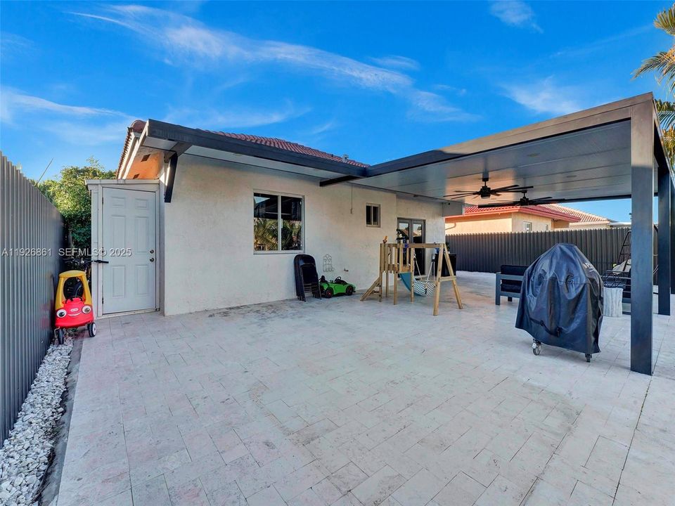 В аренду: $4,400 (3 спален, 2 ванн, 1402 Квадратных фут)