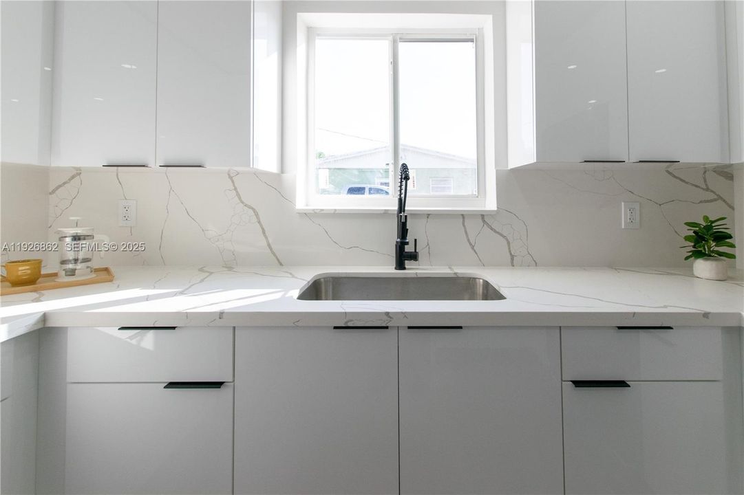 En Venta: $525,000 (3 camas, 2 baños, 1305 Pies cuadrados)