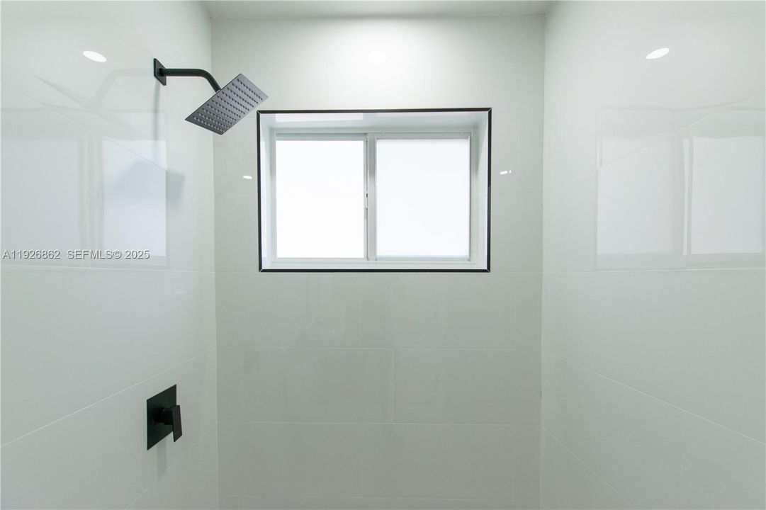 En Venta: $525,000 (3 camas, 2 baños, 1305 Pies cuadrados)