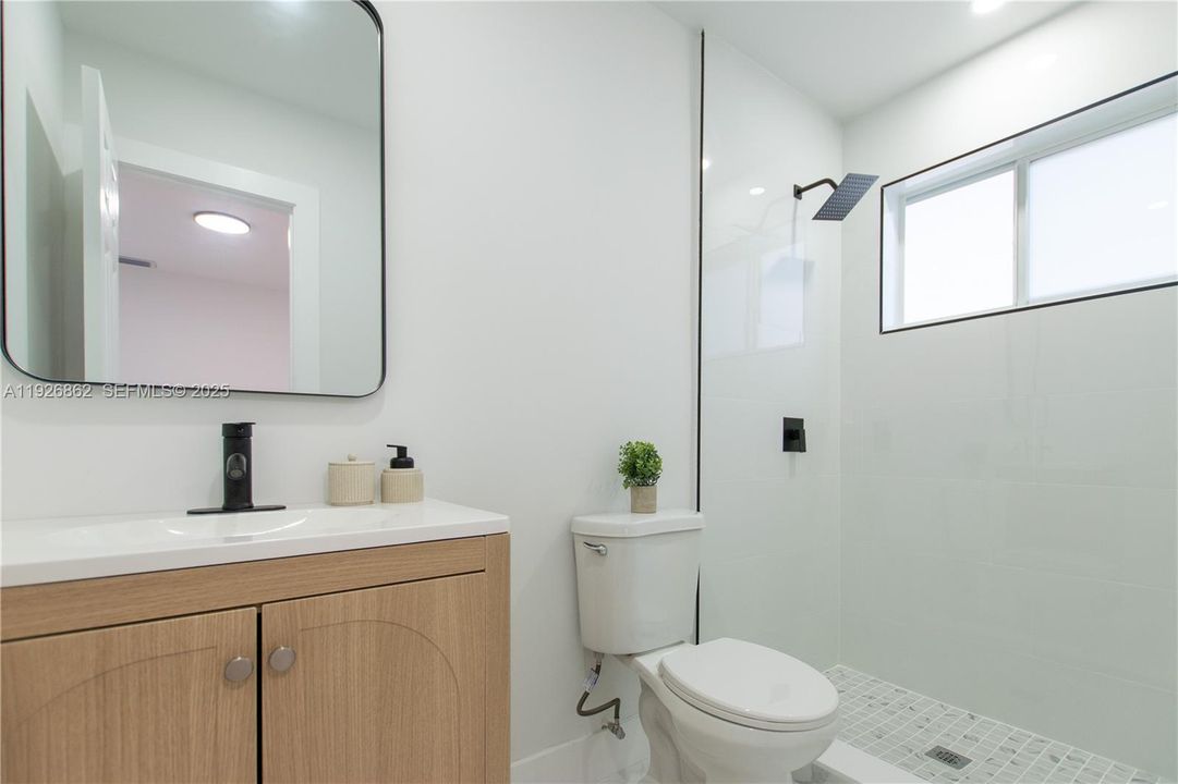 En Venta: $525,000 (3 camas, 2 baños, 1305 Pies cuadrados)