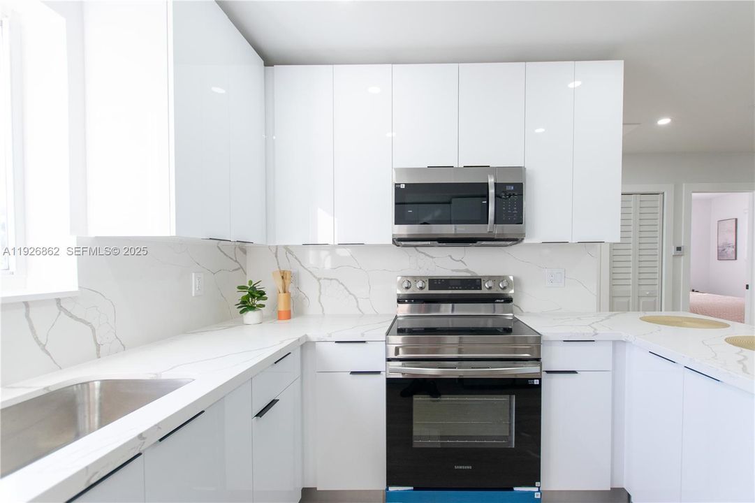 En Venta: $525,000 (3 camas, 2 baños, 1305 Pies cuadrados)