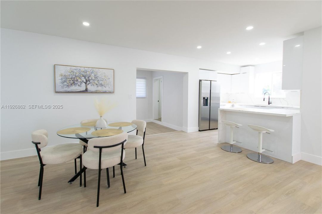 En Venta: $525,000 (3 camas, 2 baños, 1305 Pies cuadrados)