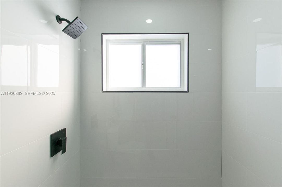 En Venta: $525,000 (3 camas, 2 baños, 1305 Pies cuadrados)