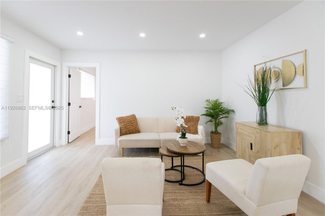 En Venta: $525,000 (3 camas, 2 baños, 1305 Pies cuadrados)