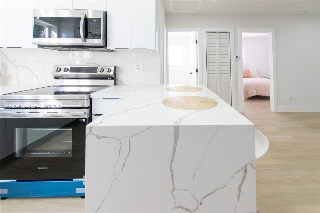 En Venta: $525,000 (3 camas, 2 baños, 1305 Pies cuadrados)