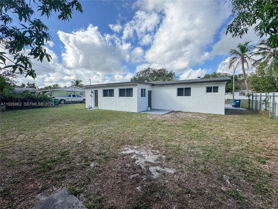 En Venta: $525,000 (3 camas, 2 baños, 1305 Pies cuadrados)