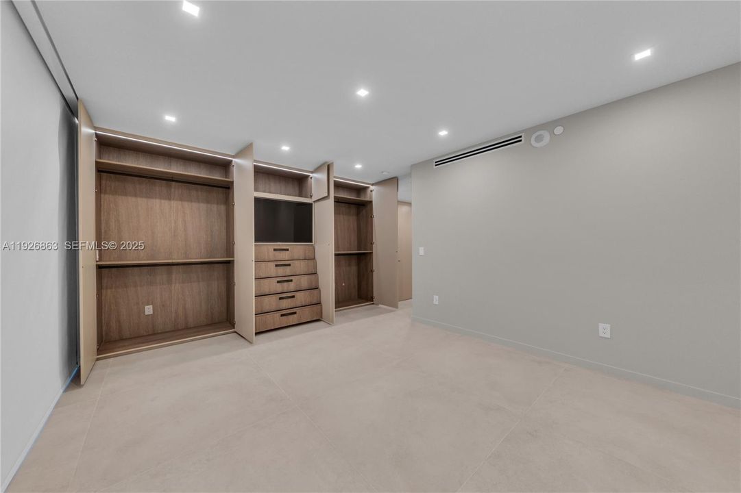 MASTER BEDROOM EUROPEAN CLOSET