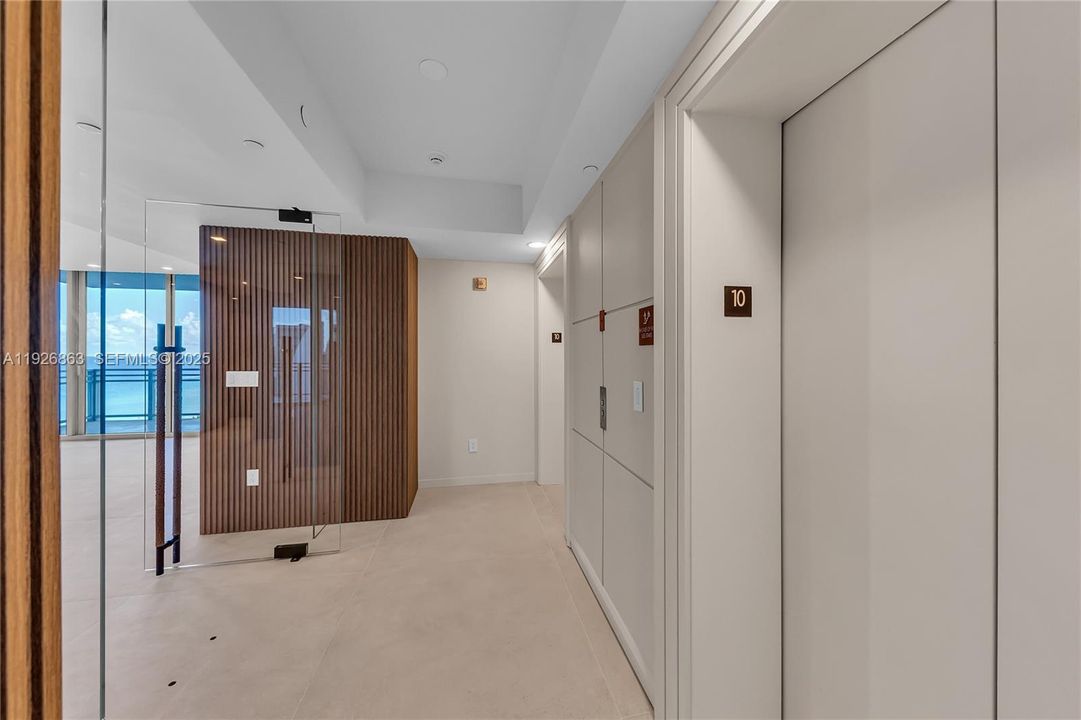 PRIVATE ELEVATOR FOYER
