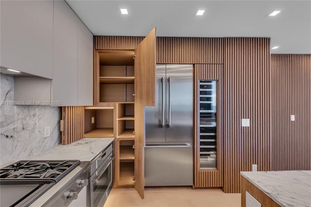 На продажу: $2,500,000 (2 спален, 2 ванн, 2260 Квадратных фут)