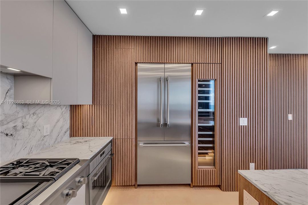 На продажу: $2,500,000 (2 спален, 2 ванн, 2260 Квадратных фут)