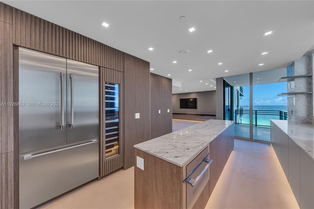 На продажу: $2,500,000 (2 спален, 2 ванн, 2260 Квадратных фут)