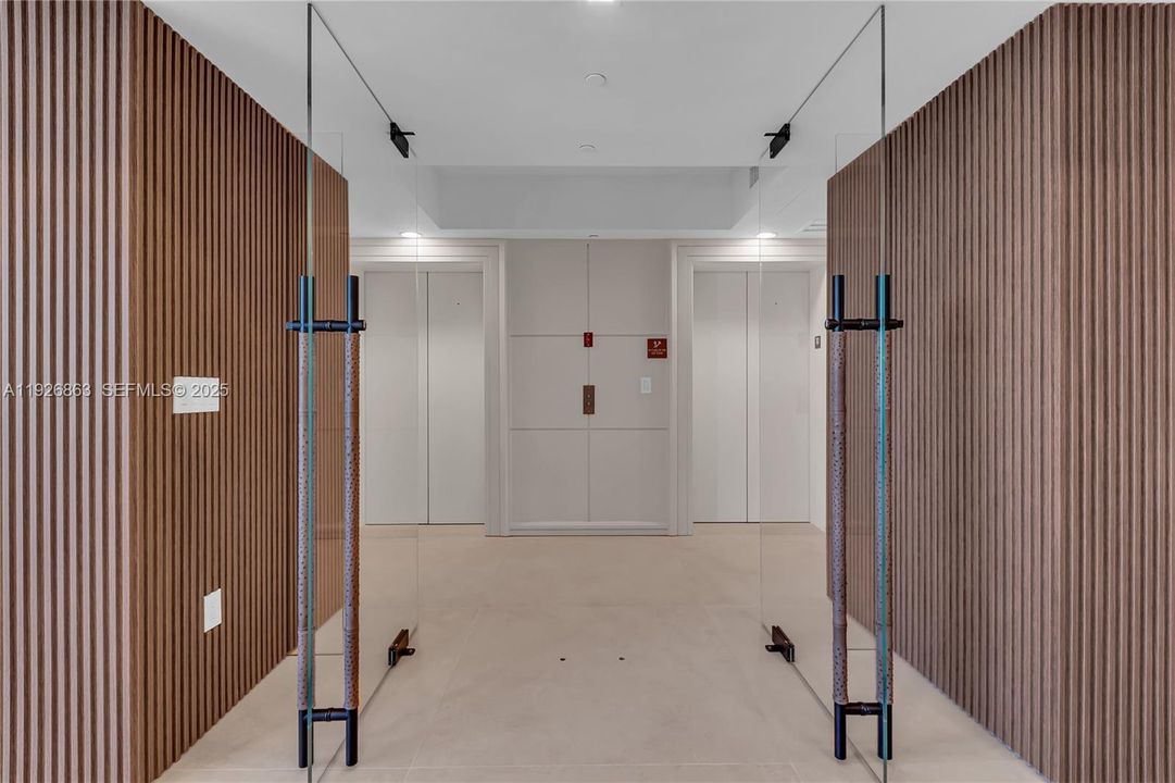 PRIVATE ELEVATOR FOYER TO RESIDENCE