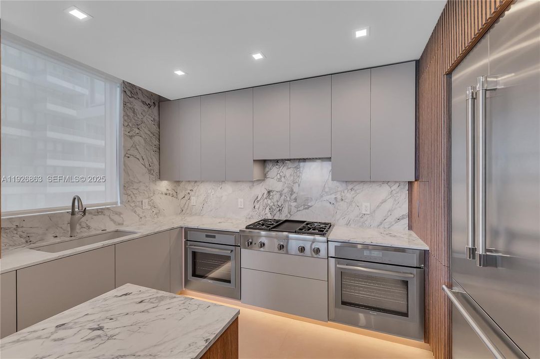 На продажу: $2,500,000 (2 спален, 2 ванн, 2260 Квадратных фут)