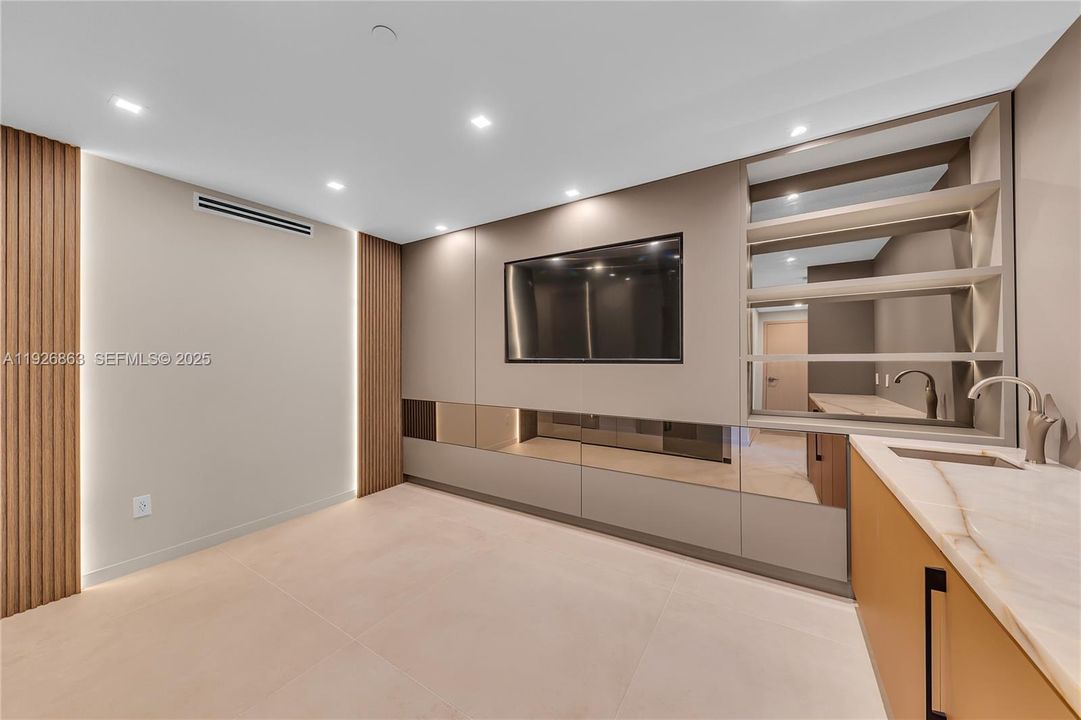 На продажу: $2,500,000 (2 спален, 2 ванн, 2260 Квадратных фут)