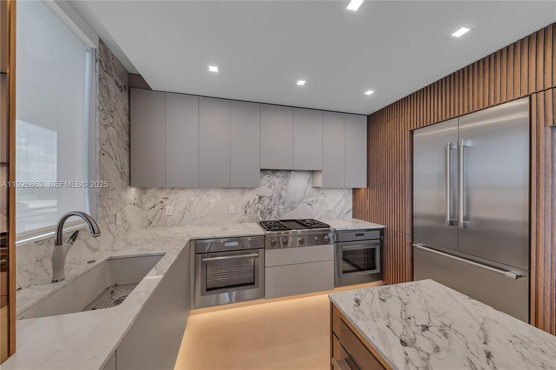 На продажу: $2,500,000 (2 спален, 2 ванн, 2260 Квадратных фут)