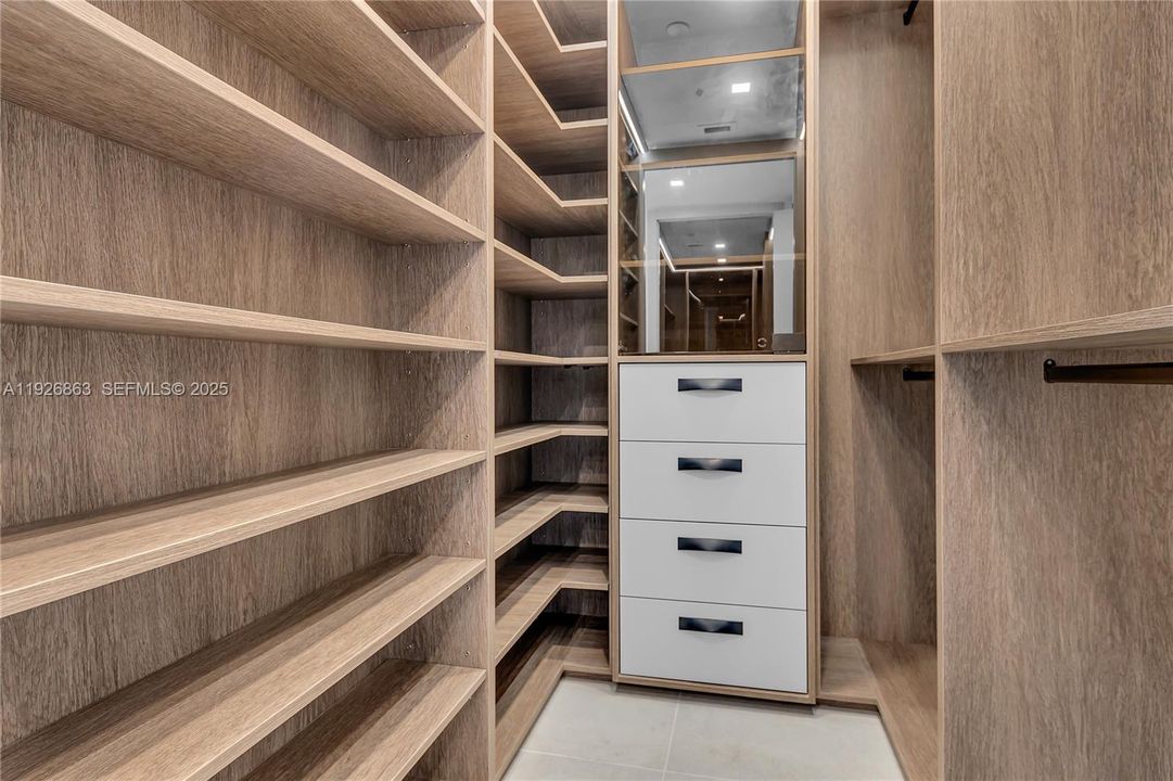 MASTER BEDROOM EUROPEAN CLOSET