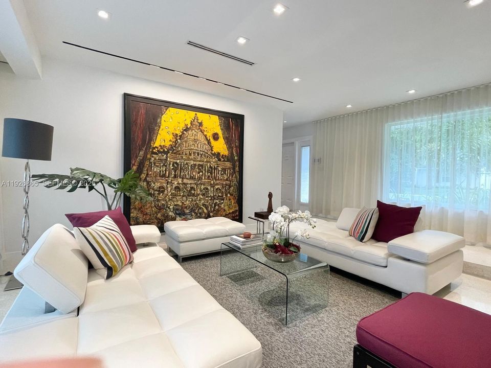 В аренду: $11,900 (4 спален, 3 ванн, 2284 Квадратных фут)