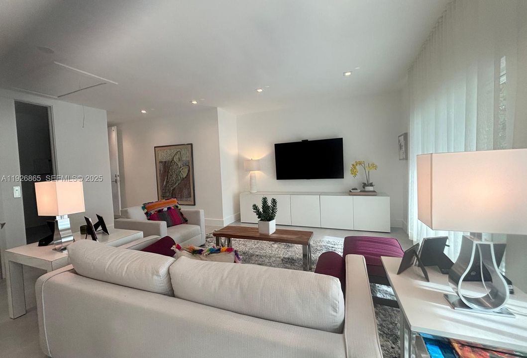 В аренду: $11,900 (4 спален, 3 ванн, 2284 Квадратных фут)