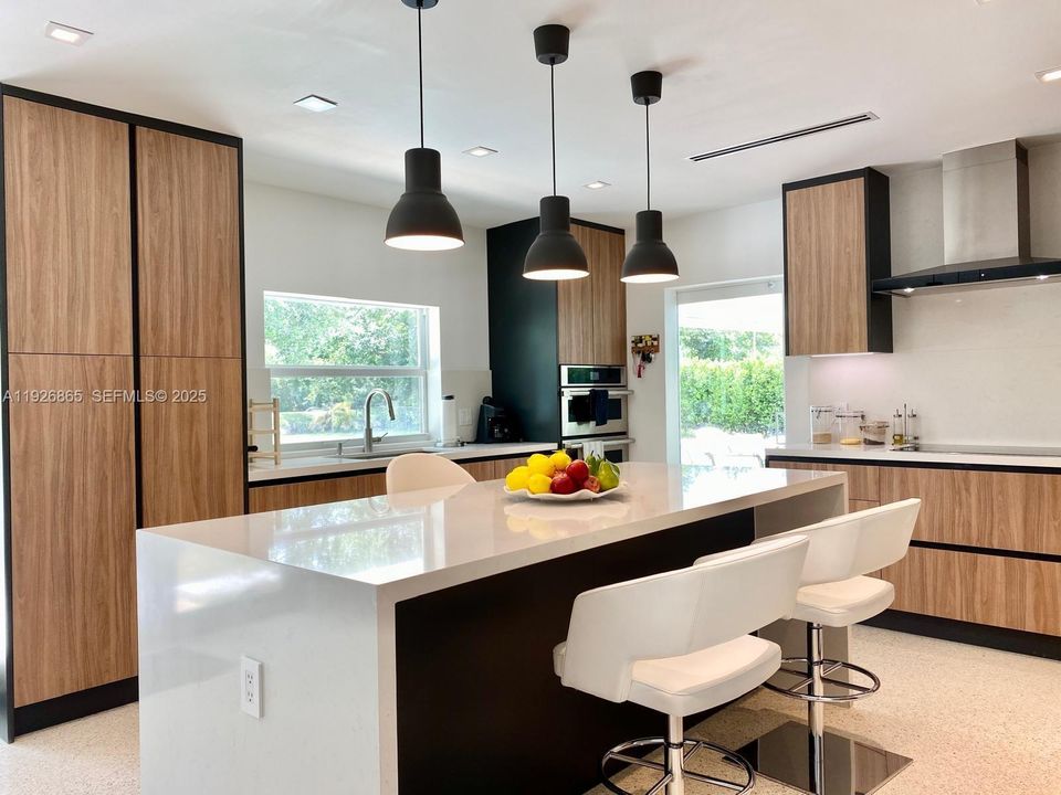 В аренду: $11,900 (4 спален, 3 ванн, 2284 Квадратных фут)