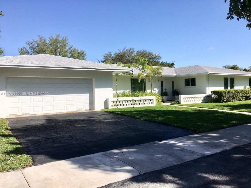 В аренду: $11,900 (4 спален, 3 ванн, 2284 Квадратных фут)