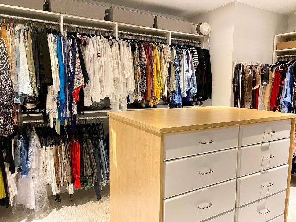 В аренду: $11,900 (4 спален, 3 ванн, 2284 Квадратных фут)