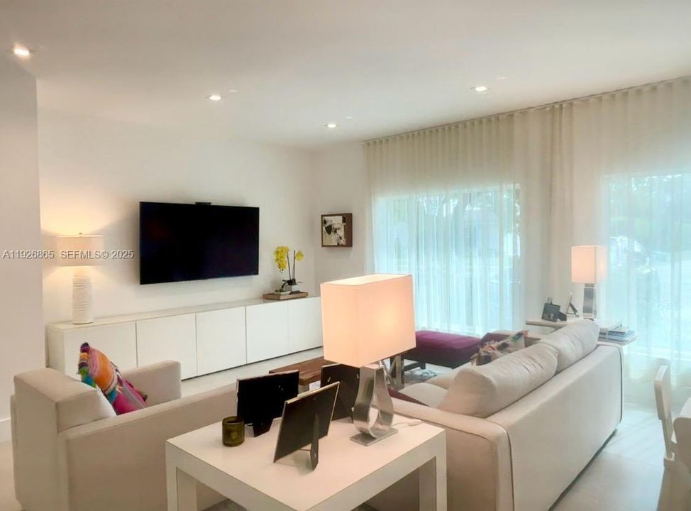 В аренду: $11,900 (4 спален, 3 ванн, 2284 Квадратных фут)