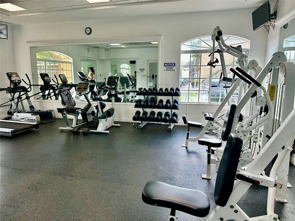 В аренду: $2,350 (2 спален, 2 ванн, 910 Квадратных фут)