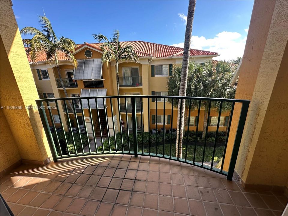 В аренду: $2,350 (2 спален, 2 ванн, 910 Квадратных фут)