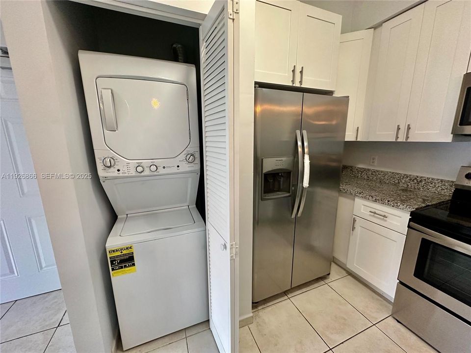 В аренду: $2,350 (2 спален, 2 ванн, 910 Квадратных фут)