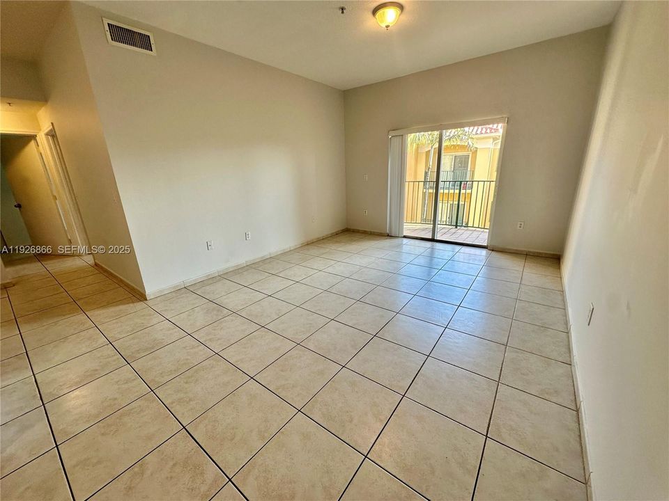 В аренду: $2,350 (2 спален, 2 ванн, 910 Квадратных фут)