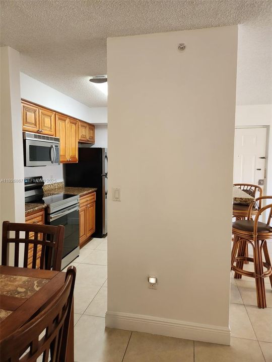 В аренду: $2,200 (2 спален, 1 ванн, 817 Квадратных фут)