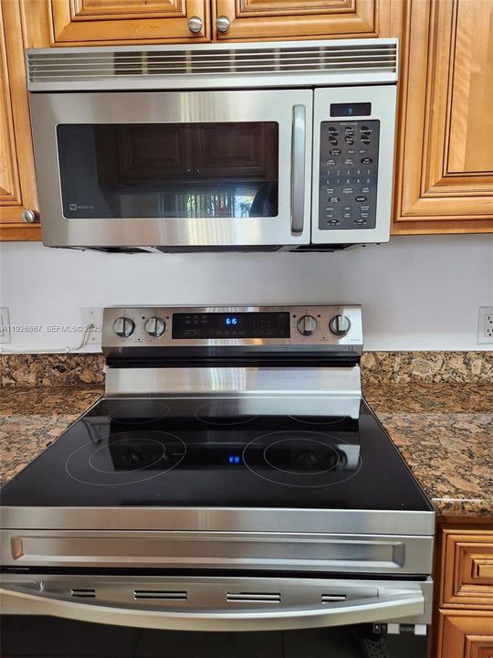 В аренду: $2,200 (2 спален, 1 ванн, 817 Квадратных фут)