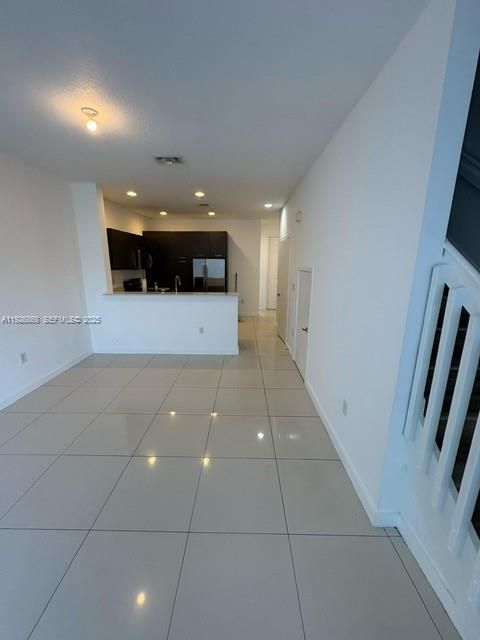 В аренду: $2,400 (3 спален, 2 ванн, 1260 Квадратных фут)