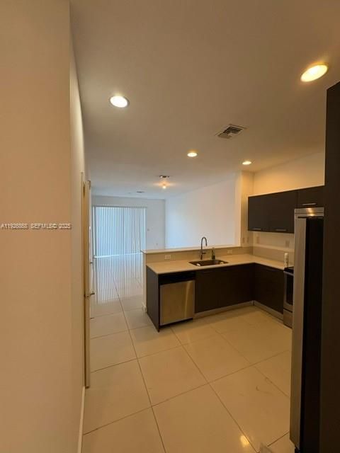 В аренду: $2,400 (3 спален, 2 ванн, 1260 Квадратных фут)