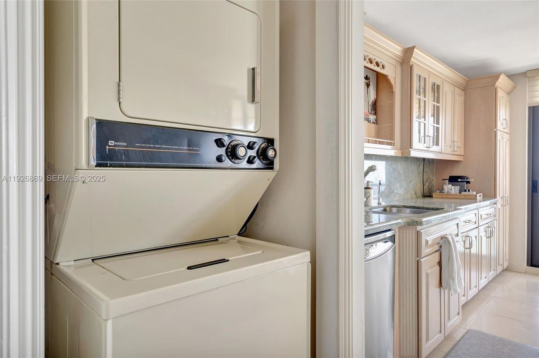 На продажу: $765,000 (2 спален, 2 ванн, 1500 Квадратных фут)