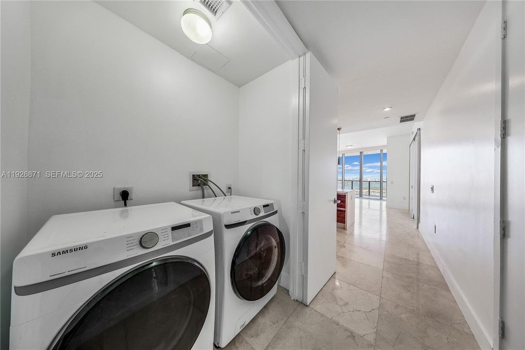 For Sale: $895,000 (2 beds, 2 baths, 1498 Square Feet)